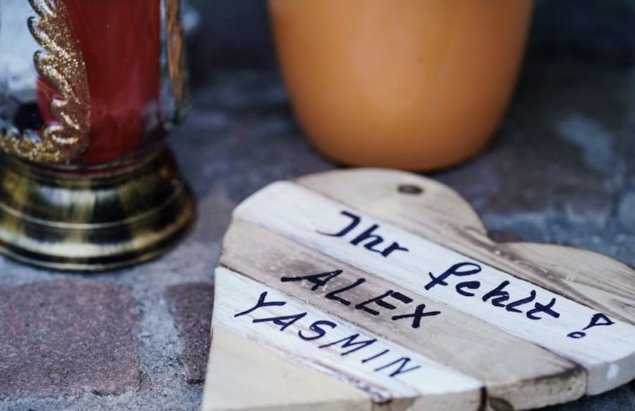 -Unsere-Trauer-bleibt-Polizisten-gedenken-bei-Kusel-ermordeter-Kollegen