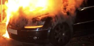 Wittlich: Nächtlicher PKW-Brand auf Schwimmbad-Parkplatz