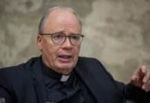 Ackermann: Demokratie verteidigen — „legitim, militärische Mittel vorzuhalten“