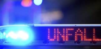 SUV überschlägt sich bei Freisen — zwei Schwerverletzte in Fahrzeug eingeklemmt