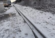 Schnee-Drama im Saarland: Müllwagen kippt um – Fahrer stirbt bei Glätte-Unfall