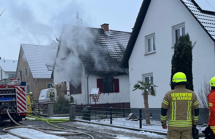 Nach-Wohnhausbrand-Bewohner-stirbt-in-Klinik