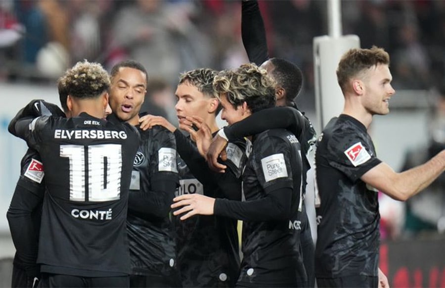 Rote-Karte-und-Drama-Elversberg-siegt-bei-den-Roten-Teufeln