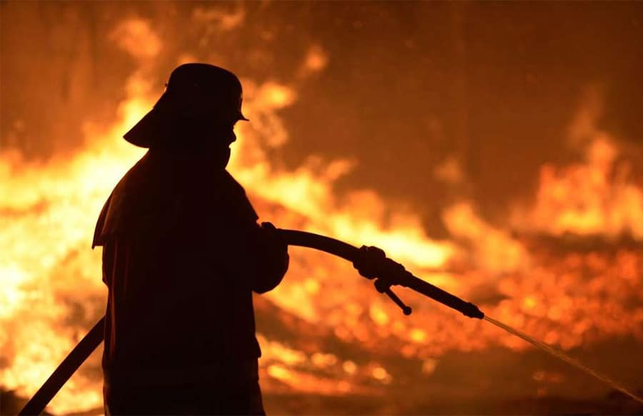 Brandanschl-ge-auf-Kirche-Polizei-schnappt-Feuerteufel-