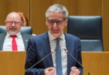 Vor Wahl: Selfie, Umarmung und warme Worte bei letzter Landtagssitzung