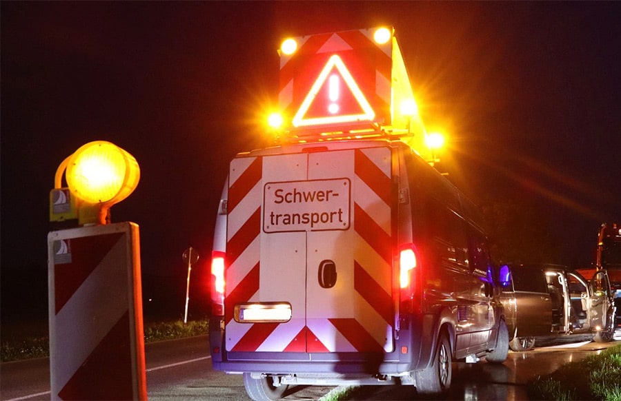 Kurve-nicht-gekriegt-Schwertransport-Lkw-steckt-weiter-auf-A60-fest