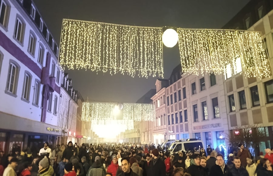 Trier-1-000-Menschen-feiern-wenige-benehmen-sich-daneben-die-Polizeibilanz-an-Silvester