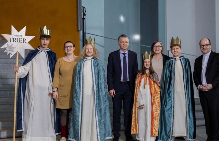Sternsinger-Gruppe-aus-Hetzerath-besucht-Bundeskanzleramt