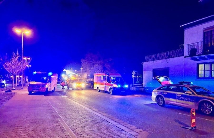 Heftiger-Abbiege-Crash-Zwei-Verletzte-nach-Unfall-auf-Kreuzung