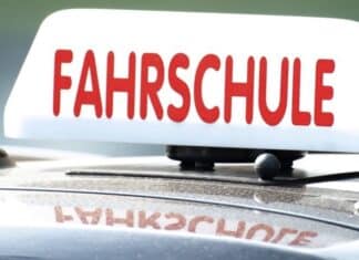 Betrugsprozess in Trier: Fahrlehrer wegen gefälschter Stundenabrechnungen vor Gericht