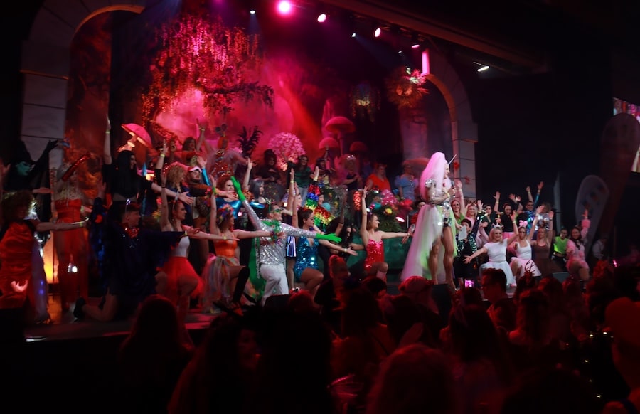 Mehr-als-Karneval-ber-1-000-feiern-queere-Rosa-Sitzung-2026-in-Trier