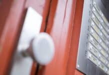 Streit nach Klingelstreichen eskaliert: Mann (70) von Kindern mit Stock geschlagen