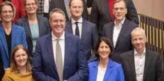 So viel Geld gibt die Landesregierung für Fotografen aus — Starke Zunahme beim Bildungsministerium