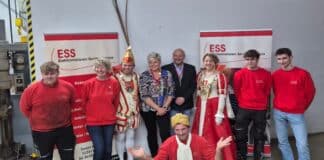 Föhren: Karneval trifft Handwerk – Stadtprinzenpaar zu Besuch bei ESS Elektromotoren