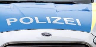 Durch Zerreißen zerstört: Vandalismus an Wahlplakat im Eifelkreis