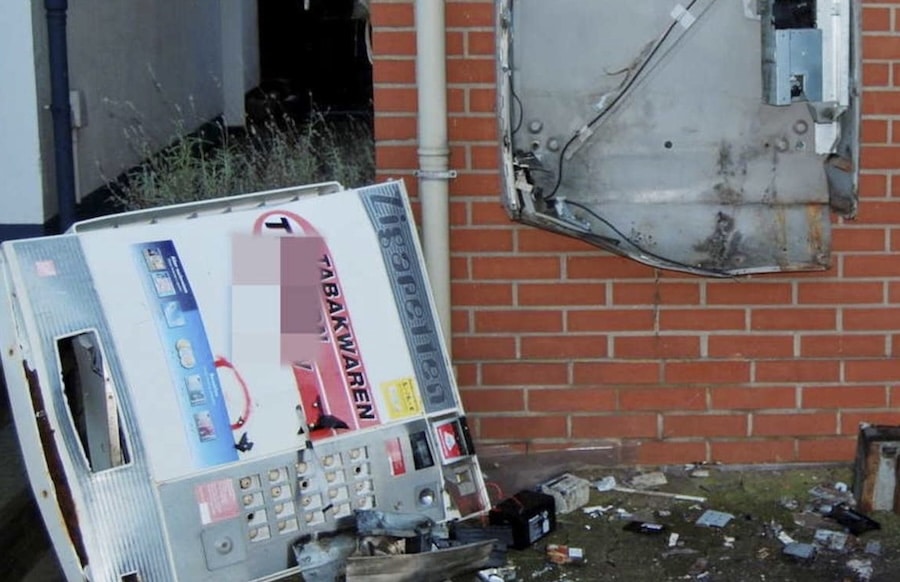 RLP-Zigarettenautomat-gesprengt-Tr-mmerfeld-um-den-Automaten