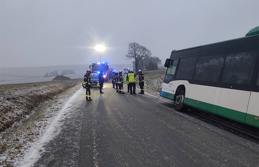 Unfall-mit-Schulbus-acht-Kinder-verletzt