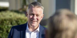 „Ich spüre eine Wechselstimmung“: CDU-Spitzenkandidat Schnieder im Haustürwahlkampf