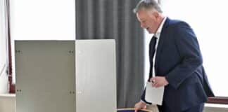 Landtagswahl: CDU-Spitzenkandidat Schnieder gibt in Birresborn Stimme ab