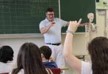 Schüler der Trierer Martin-Grundschule lernen von Orthopäden aus dem Brüderkrankenhaus