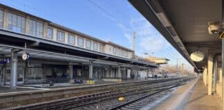 SEV, Nachtsperrungen, Schülerbusse: So geht es auf der Eifelstrecke weiter Bahnsteige und Gleise am Trierer Hauptbahnhof als Symbolbild für Bauarbeiten, Sperrungen und Zugausfälle auf der Moselstrecke zwischen Wittlich und Trier.