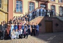 „ABBI – here we never go again“: 68 Schülerinnen und Schüler legen erfolgreich Abi am AVG ab