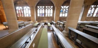 Kirchen in Rheinland-Pfalz und Saarland verlieren weiter Mitglieder Kirche mit leeren Bänken