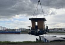 Hausboot läuft mit Wasser voll – Kraftstoff läuft aus