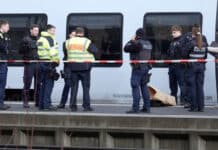 Messerangriff im Zug: Haftbefehl gegen 21-Jährigen erlassen