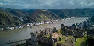 Schwimmende Mini-Kraftwerke: Neues Schwarmkraftwerk im Rhein soll Strom erzeugen