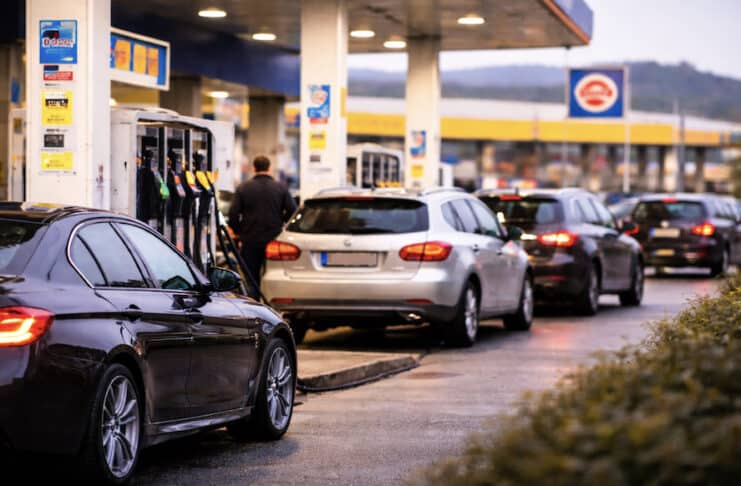 Spritpreise Luxemburg heute (25. März 2026): Aktuelle Benzinpreise für Super 95, Super Plus und Diesel Autos an einer Tankstelle in Luxemburg beim Tanken – viele Autofahrer aus Trier und der Grenzregion nutzen die günstigeren Spritpreise in Luxemburg für Super, Diesel und Benzin.