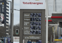 Regierung plant neue Spritpreis-Regel: Tankstellen dürfen Preise nur noch einmal täglich erhöhen Anzeige einer Tankstelle mit hohen Spritpreisen für Diesel und Benzin in Deutschland – Bundesregierung plant neue Regel zur Begrenzung von Preiserhöhungen an Tankstellen.