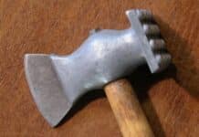 Saarland: Syrische Familien gehen mit Fleischklopfer aufeinander los — starke Polizeikräfte im Einsatz