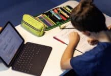Schüler in RLP gegen pauschales Handyverbot und unangekündigte Hausaufgabenkontrollen