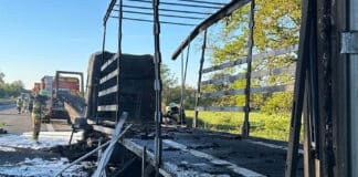 Lkw fängt auf A61 Feuer und löst Waldbrand aus