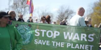 Ostermarsch: Gut 250 Menschen bei Demo in Büchel für Frieden