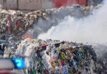 Eifel: Großbrand in Recyclingfirma – Löscharbeiten dauern an