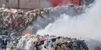 Eifel: Großbrand in Recyclingfirma – Löscharbeiten dauern an