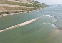 Gefahrgut-Alarm auf dem Rhein: Tanker beschädigt – Wasser dringt ein!