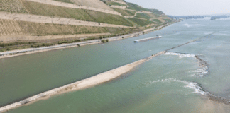 Gefahrgut-Alarm auf dem Rhein: Tanker beschädigt – Wasser dringt ein!