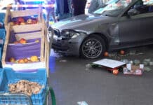 Kollision in Saarbrücker Innenstadt: PKW schleudert auf belebten Gehweg