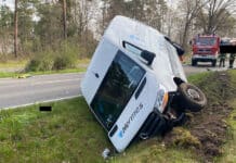 Crash bei Überholmanöver: Zwei Verletzte auf der K14