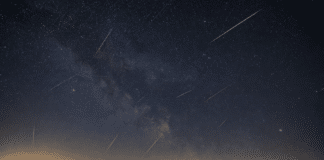 Sternschnuppen über Trier, Eifel und Luxemburg: Heute Nacht erreichen die Lyriden ihr Maximum Sternschnuppen der Lyriden am Nachthimmel über der Mosel-Eifel-Region – klarer Sternenhimmel mit Meteoren in der Nacht im April 2026