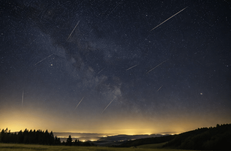 Sternschnuppen über Trier, Eifel und Luxemburg: Heute Nacht erreichen die Lyriden ihr Maximum Sternschnuppen der Lyriden am Nachthimmel über der Mosel-Eifel-Region – klarer Sternenhimmel mit Meteoren in der Nacht im April 2026