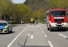 Schwangere Frau überschlägt sich mit Auto