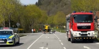 Schwangere Frau überschlägt sich mit Auto