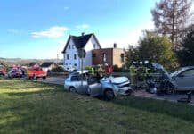 RLP: Schwerer Frontalcrash auf L255 mit 3 Pkw – Vier Verletzte