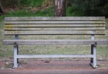 Fest im Boden verankert: Parkbänke in Saarburg gestohlen
