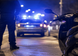 Trier: Erst Schlangenlinien, dann Eskalation – Mann landet nach Kontrolle im Gewahrsam! Polizeikontrolle in Trier nach Schlangenlinienfahrt eines Rollerfahrers unter Alkoholverdacht in der Zurmaiener Straße.