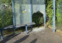 Vandalismus in der Vulkaneifel: Unbekannte demolieren Buswartehäuschen